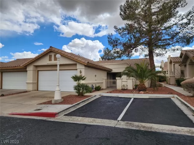 MLS: 2484858 Condo For Sale