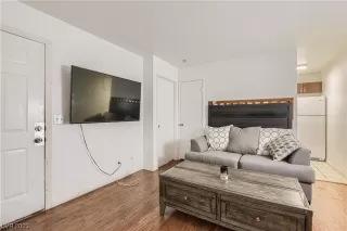 Photo #1: 2484865 Listing 