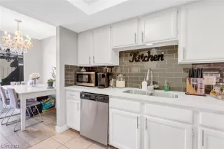 Photo #1: 2484882 Listing