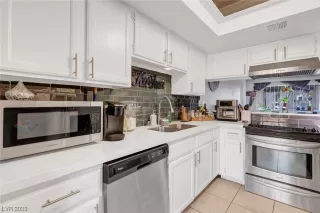 Photo #2: 2484882 Listing