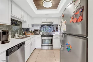 Photo #3: 2484882 Listing