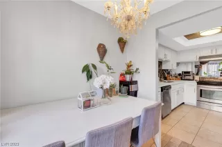 Photo #4: 2484882 Listing