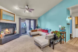 Photo #4: 2484906 Listing