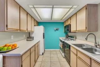 Photo #6: 2484906 Listing