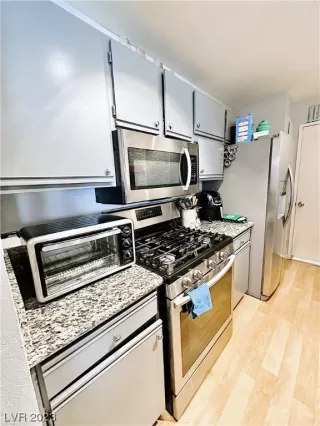 Photo #4: 2484928 Listing 