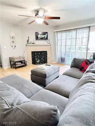 Photo #6: 2484928 Listing 