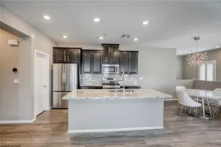 Photo #4: 2484930 Listing