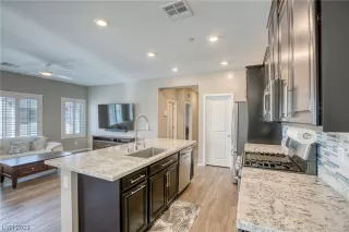 Photo #5: 2484930 Listing