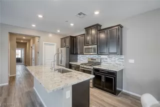 Photo #6: 2484930 Listing