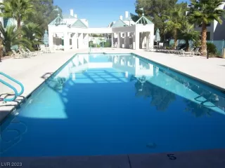 Photo #2: 2484957 Listing 