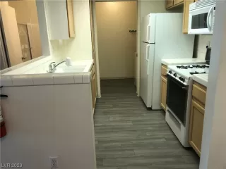 Photo #4: 2484957 Listing 