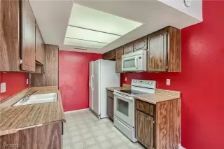 Photo #3: 2484970 Listing