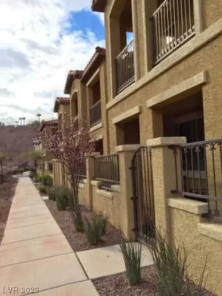 Photo #2: 2485022 Listing 