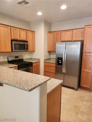 Photo #3: 2485022 Listing 