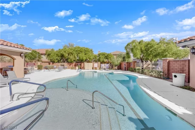 MLS: 2485025 Condo For Sale