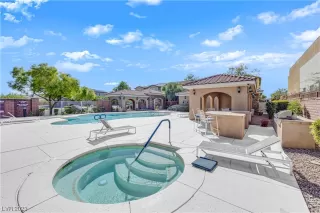 Photo #4: 2485025 Listing