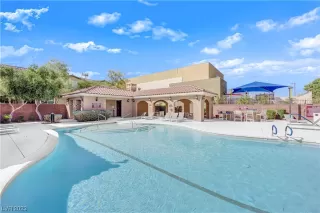 Photo #5: 2485025 Listing