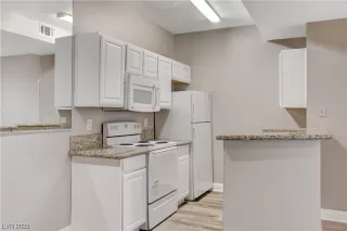 Photo #5: 2485040 Listing 