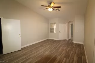 Photo #1: 2485059 Listing 