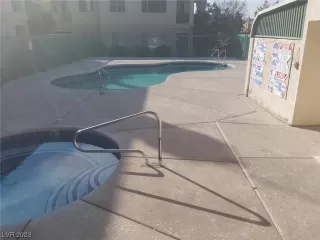 Photo #5: 2485062 Listing 