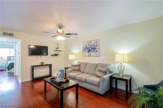 Photo #4: 2485079 Listing