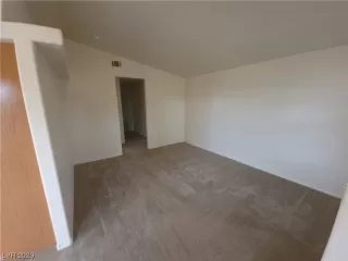 Photo #5: 2485123 Listing