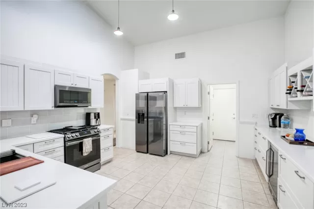 MLS: 2485137 Condo For Sale