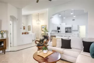 Photo #1: 2485137 Listing