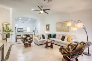 Photo #2: 2485137 Listing