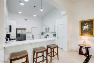 Photo #3: 2485137 Listing