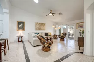 Photo #4: 2485137 Listing