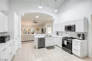 Photo #5: 2485137 Listing