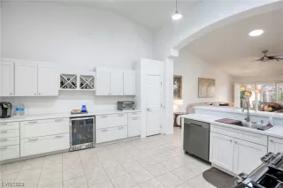 Photo #6: 2485137 Listing