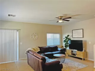 Photo #2: 2485138 Listing