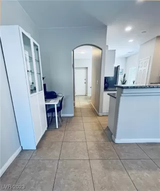 Photo #4: 2485138 Listing