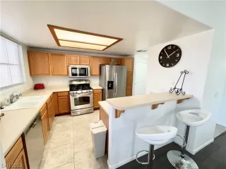 Photo #4: 2485145 Listing