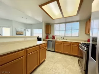 Photo #5: 2485145 Listing