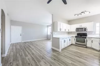 Photo #6: 2485176 Listing