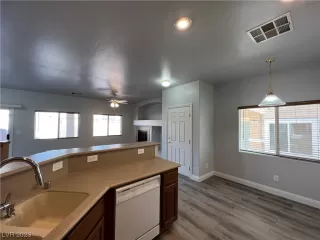 Photo #4: 2485295 Listing 