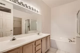 Photo #5: 2485342 Listing