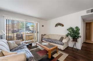 Photo #6: 2485345 Listing