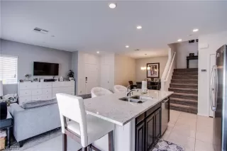 Photo #2: 2485402 Listing