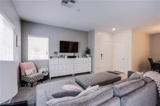 Photo #3: 2485402 Listing