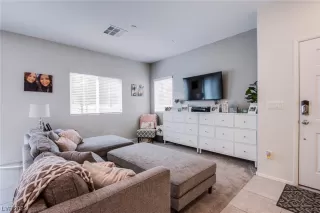 Photo #4: 2485402 Listing
