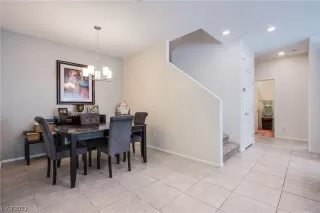Photo #6: 2485402 Listing