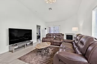 Photo #3: 2485424 Listing 