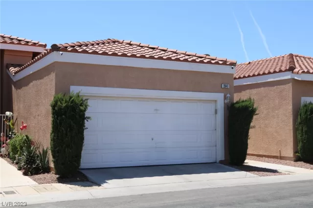 MLS: 2485522 Condo For Sale