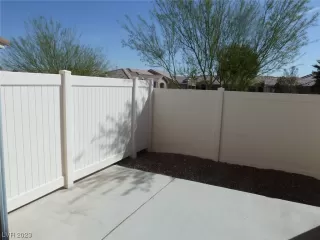 Photo #3: 2485592 Listing