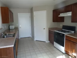 Photo #4: 2485592 Listing