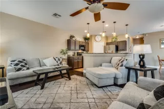 Photo #5: 2485604 Listing